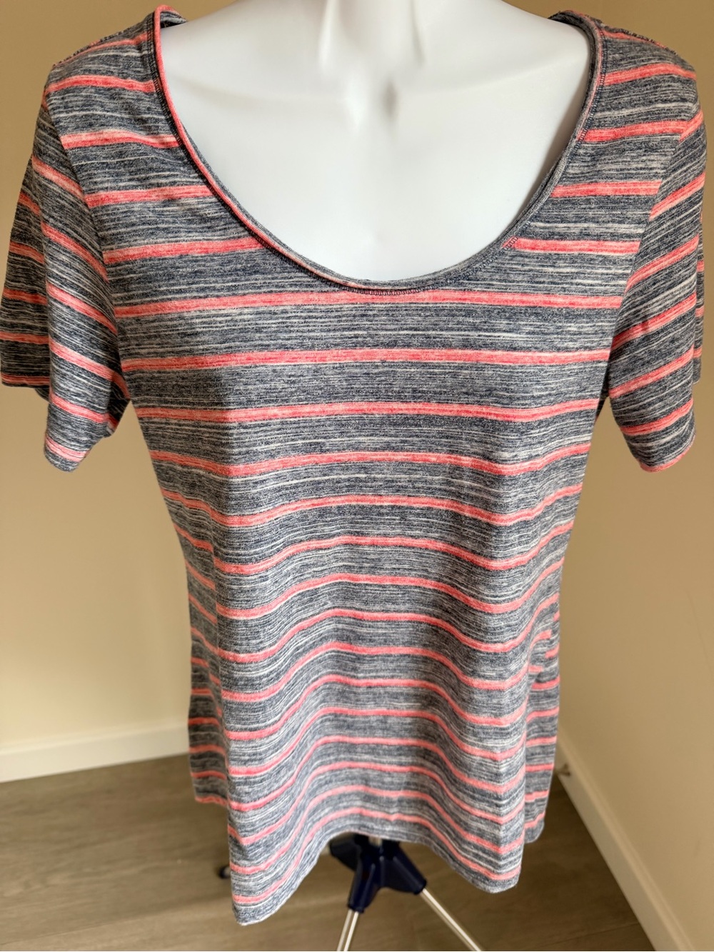 Columbia Gray and Coral Striped Short Sleeve Scoop Neck Tee S